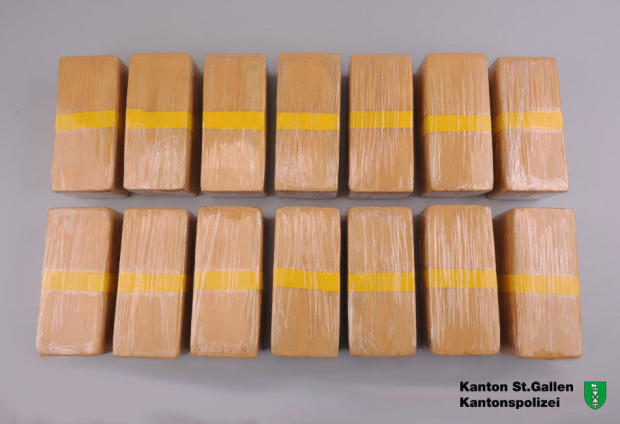 FOTO GALERI/ / Zvicër, shqiptarët siguronin heroinën, serbët “e punësuar” e shisnin