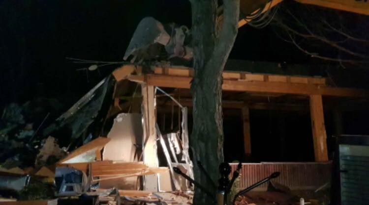 “Terror i krimineleve te shtetit ndaj familjes Gjuzi ne Golem, Kavaje!”