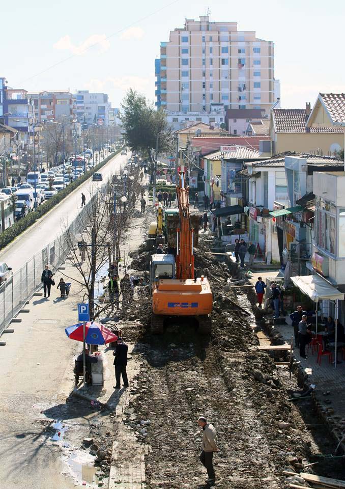 FOTO GALERI/ Kamëz, nisin punimet për ndërtimin e pedonales dhe qendrës së re të qytetit