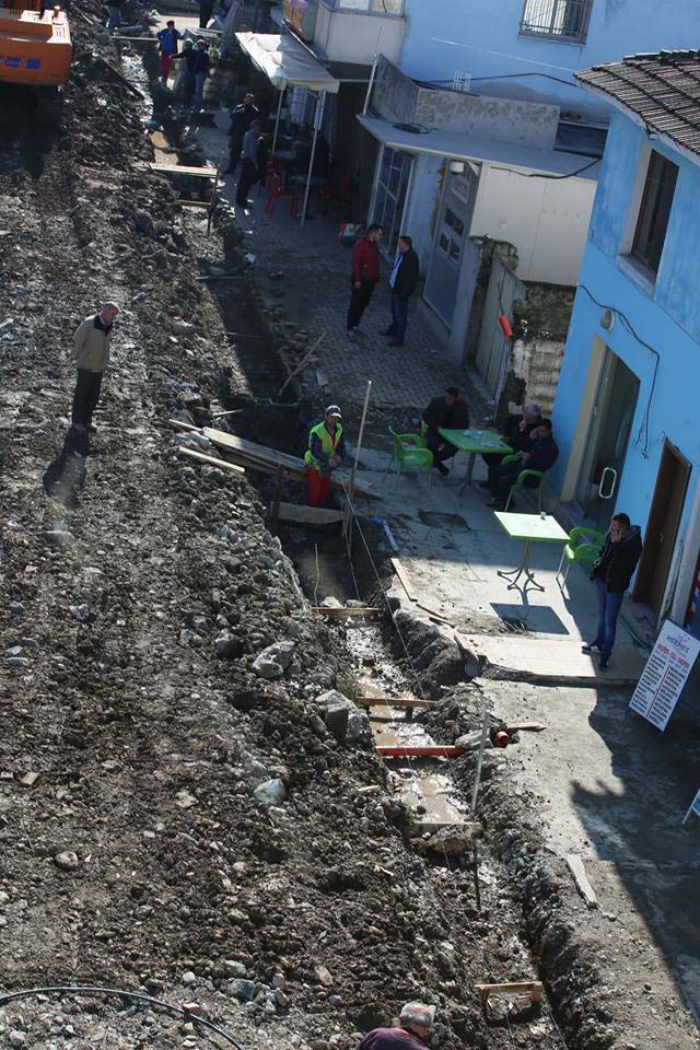 FOTO GALERI/ Kamëz, nisin punimet për ndërtimin e pedonales dhe qendrës së re të qytetit