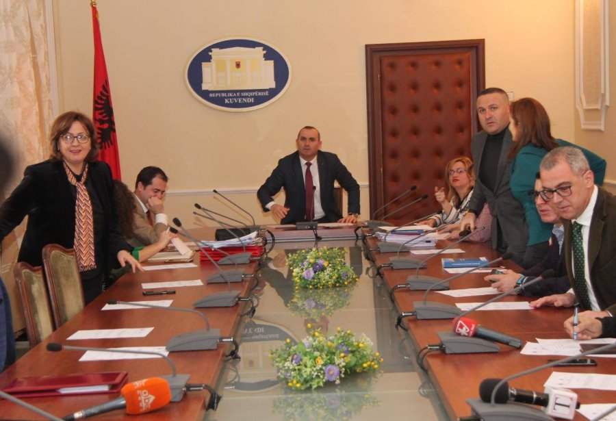 FOTO/ PS riciklon kandidatët problematikë me ligjin dhe taksat për në KLGJ e KLP, Bylykbashi: Ju duhet SPAK-u provizor që të mbyllni dosjet