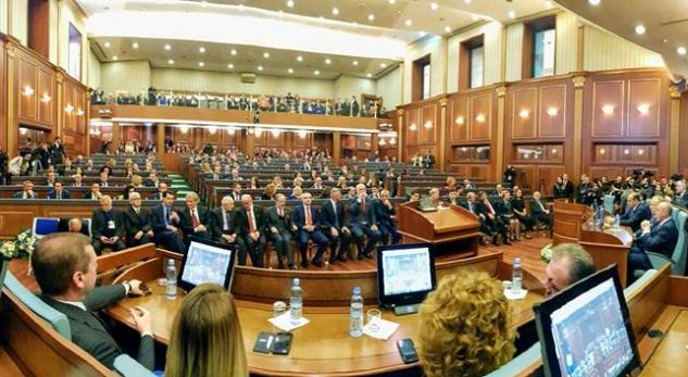 VIDEO/ Berisha duartrokitet gjate ne Kuvendin e Kosoves, Veseli ngaterron Ramen me Haradinaj