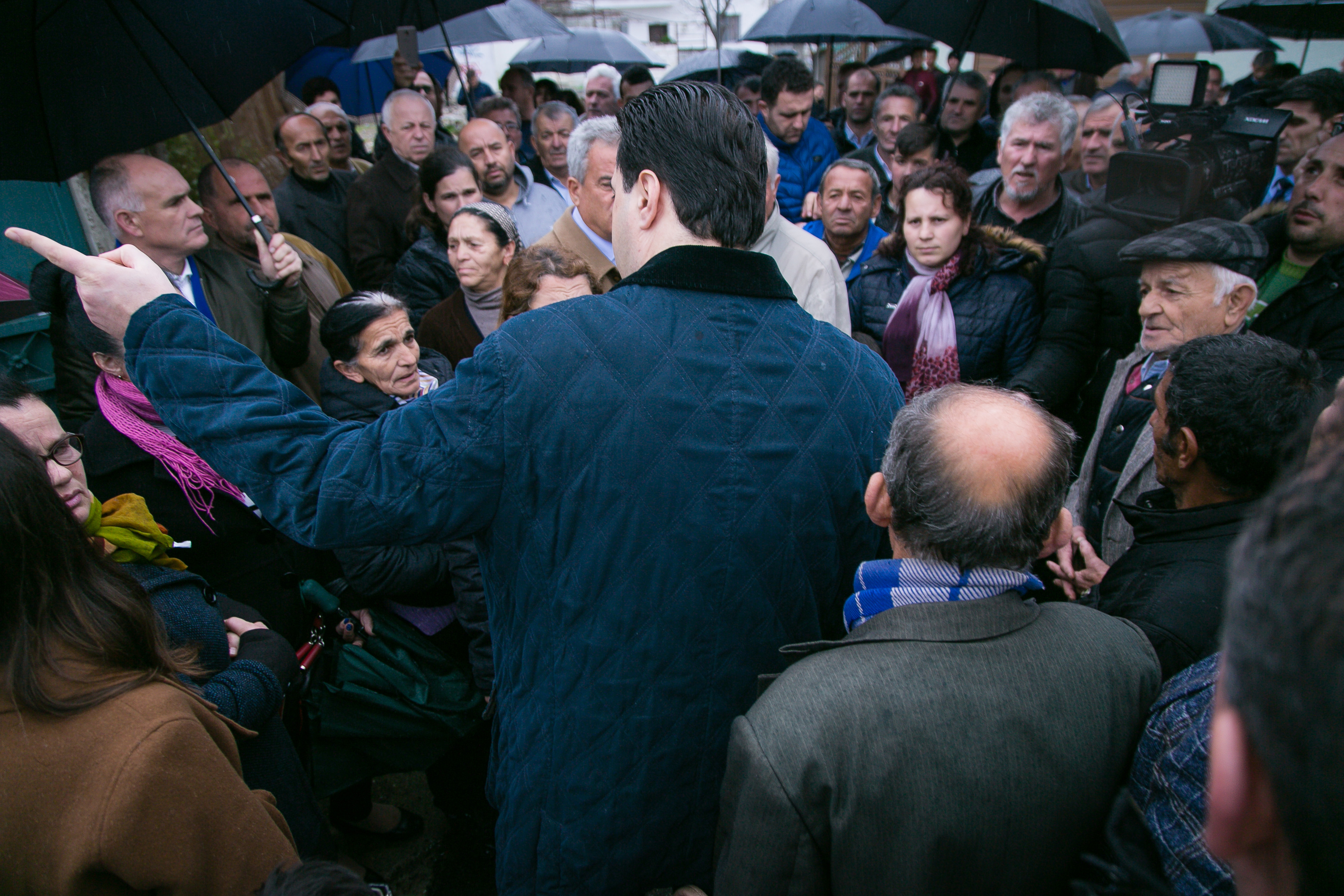 FOTO GALERI/ Dëshmi dhe pamje tronditëse nga familje të përjashtuara nga skema e ndihmës ekonomike në bashkinë e Kamzës