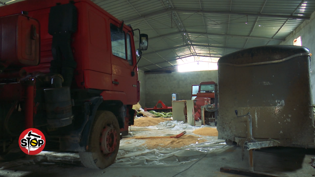 VLORE/Policët shkojnë për kontroll droge, por grabisin pompat dhe setin e celësave