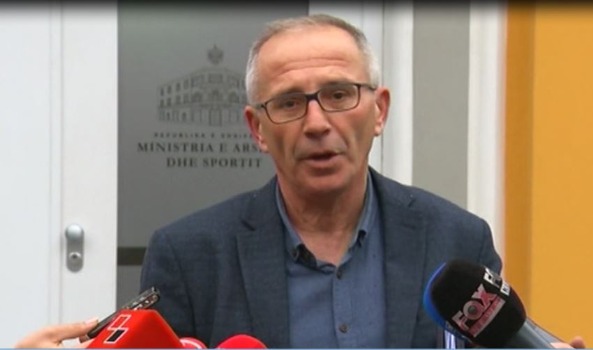 Pedagogët  e “Forumit” takohen me ministren, Mark Marku: Të ndryshojë ligji, ndryshe protesta