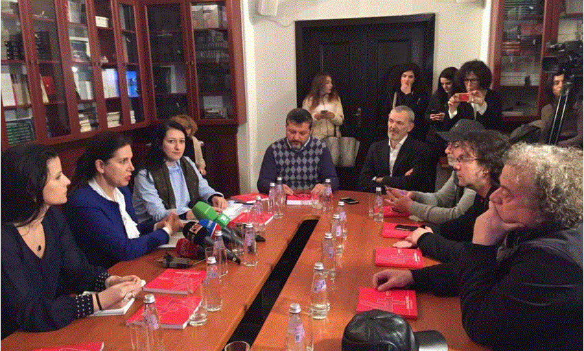 Përfundon takimi me Kumbaron në zyrën e saj, shpërthen debati i ashpër mes aktorëve