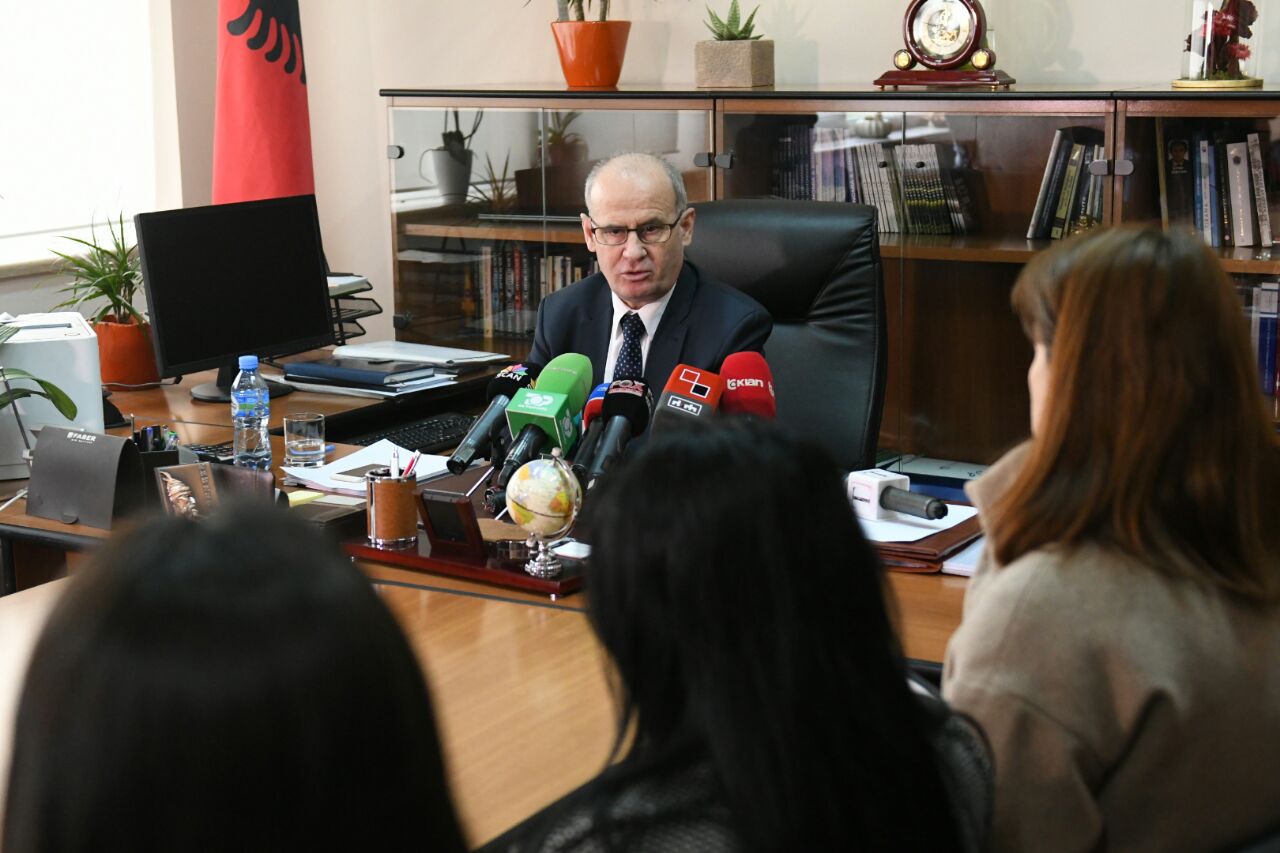 Kërkohet dorëheqja e Rektorit të Universitetit të Tiranës, ja kur zyrtarizohet nisma