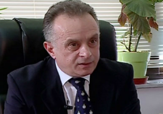 Avokati tregon arrestimin e Andi Tomës: Policia terror në shtëpi, 20 efektivë i tmerruan 2 vajzat e sëmura