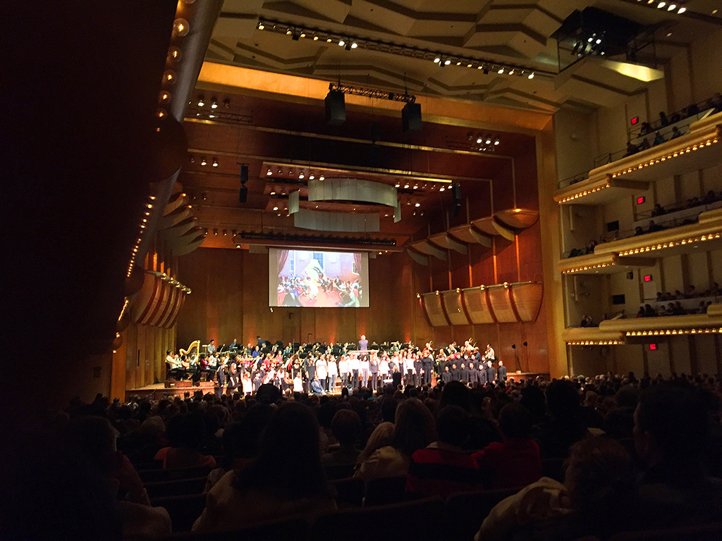 FOTO/ Sisil Gjergji, një shqiptare në korin e të rinjve në Brooklyn