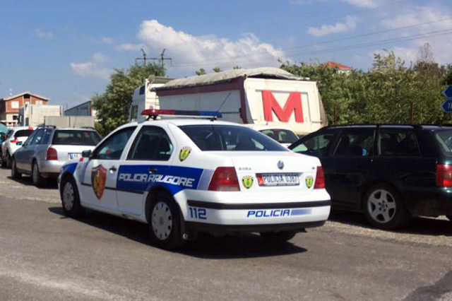 EMRI/ Policia ndjekje si nëpër filma të kërkuarve për plagosje