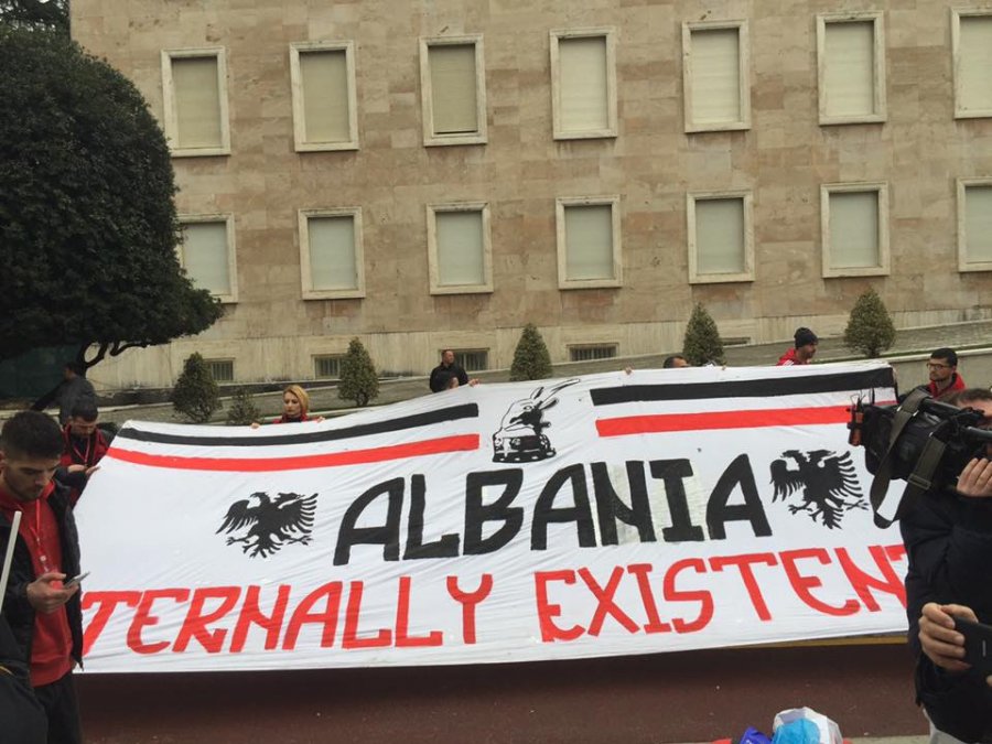 FOTO GALERI/ Tiranë protestë kundër faljes së 12 miljeve: Koha e maskarenjve, deti i shqiptarëve