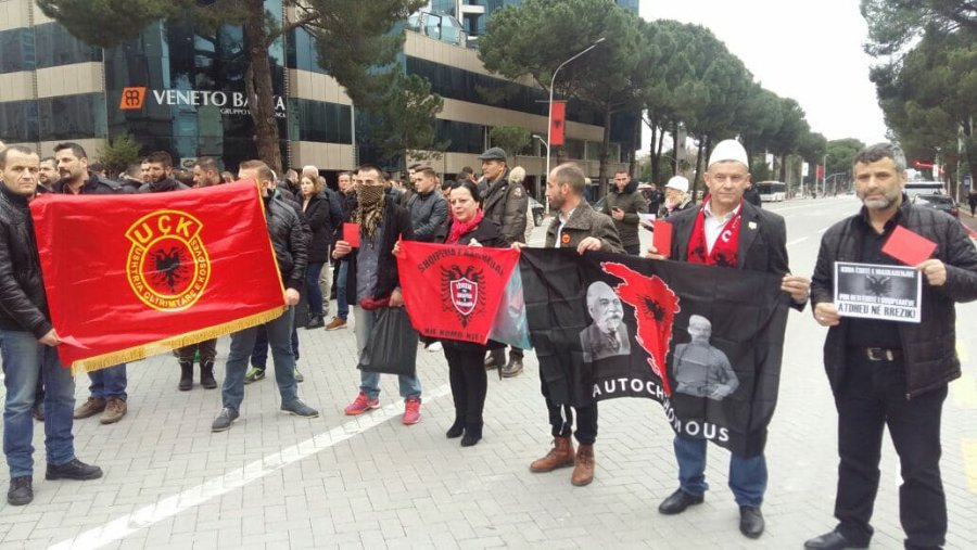 FOTO GALERI/ Tiranë protestë kundër faljes së 12 miljeve: Koha e maskarenjve, deti i shqiptarëve