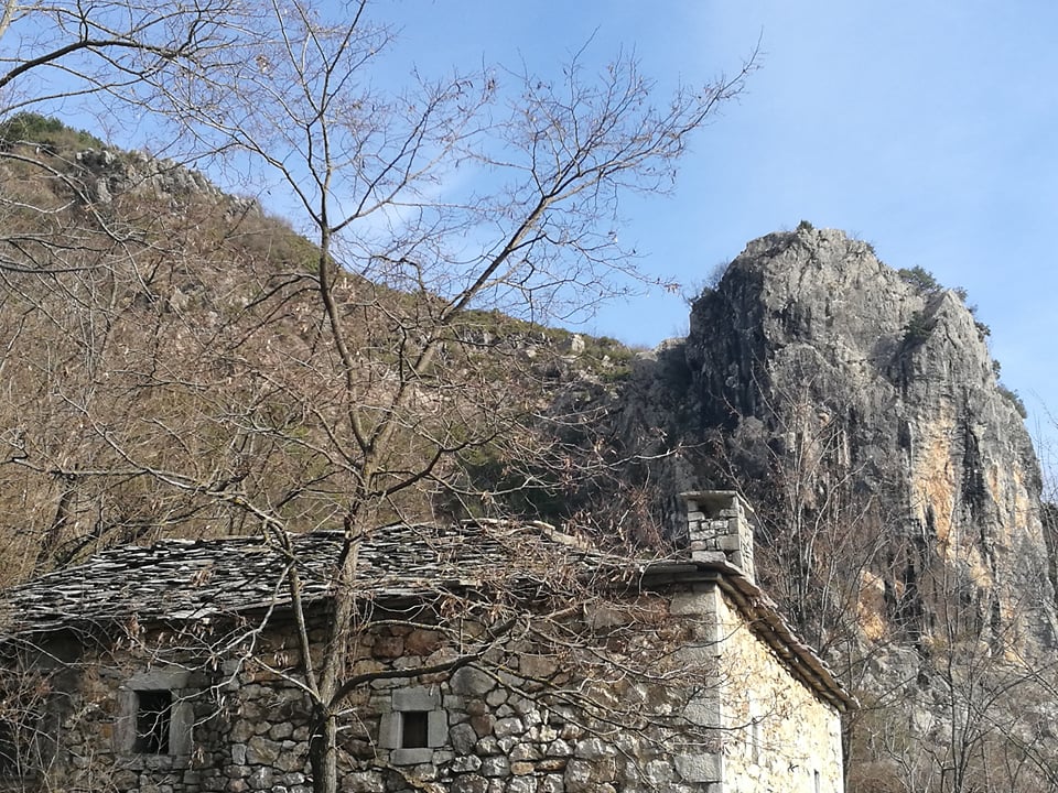 FOTO/Qelza, fshati i vogël i Pukës që imiton Gjirokastrën