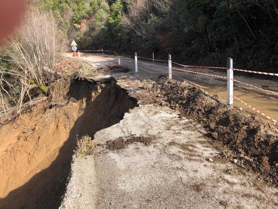 FOTO GALERI/ E frikshme, ja gjendja e sotme e rrugës nacionale Përmet – Tre Urat