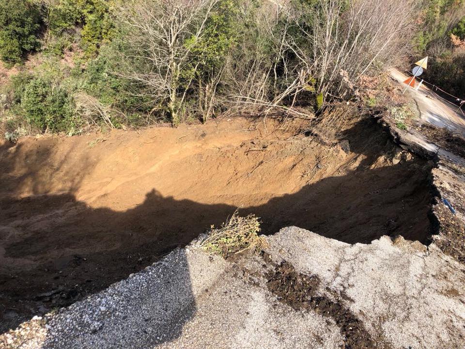 FOTO GALERI/ E frikshme, ja gjendja e sotme e rrugës nacionale Përmet – Tre Urat
