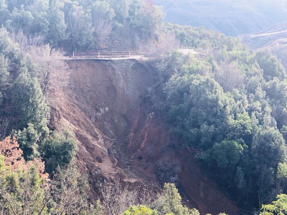 FOTO GALERI/ E frikshme, ja gjendja e sotme e rrugës nacionale Përmet – Tre Urat