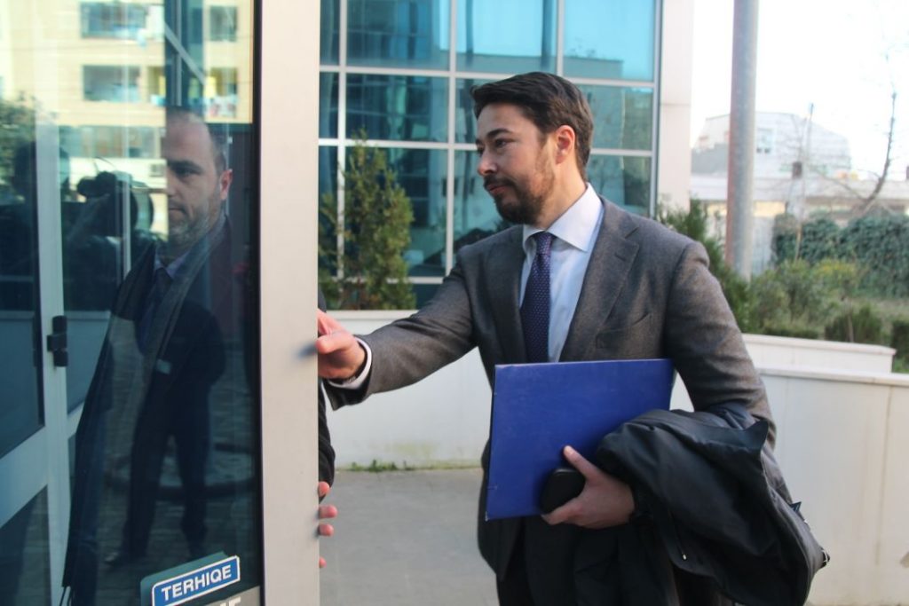 VIDEO & FOTO GALERI/ Shkëlzen Berisha mbërrin te Krimet e Rënda