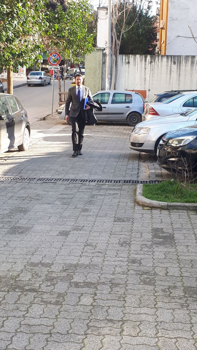 VIDEO & FOTO GALERI/ Shkëlzen Berisha mbërrin te Krimet e Rënda