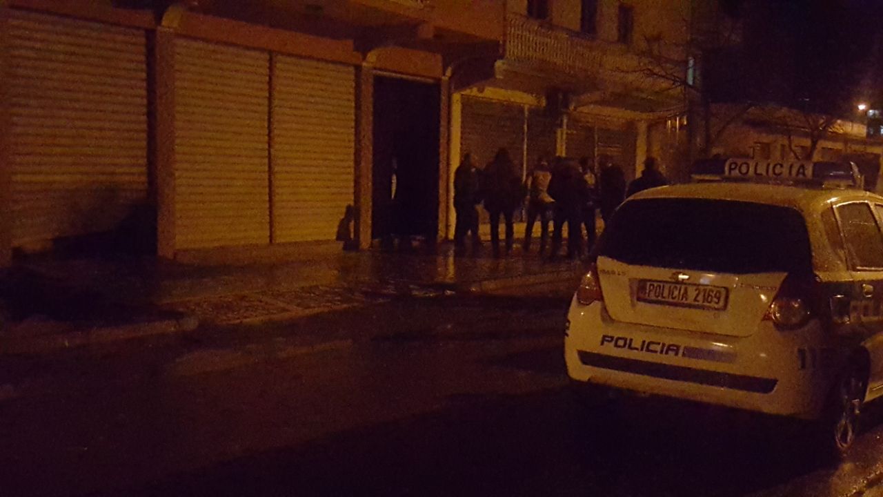 DETAJE & FOTO GALERI/ Shkodër, eksploziv në garazh për borxhet e djalit, shoqërohen 8 persona