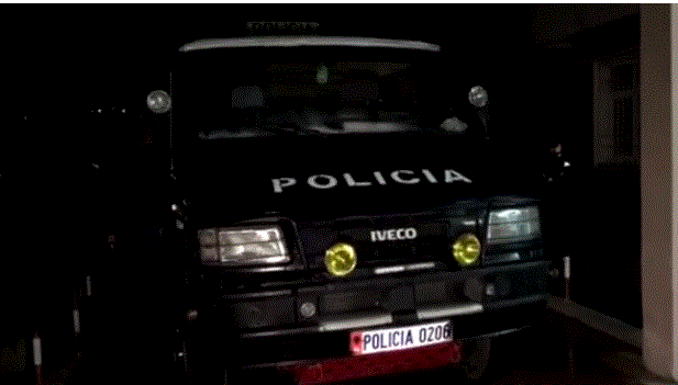 Policia rrethon spitalin e Vlorës