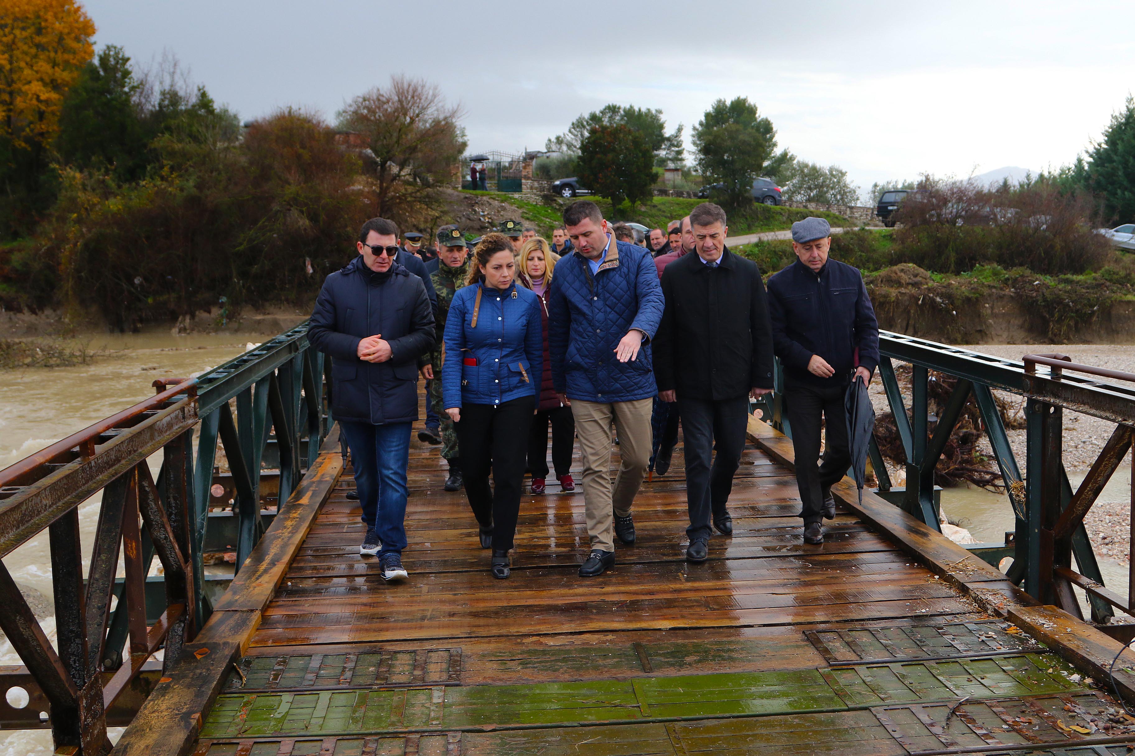 FOTO/ Delvinë, urën që përuroi Olta Xhaçka një muaj më parë, e merr lumi