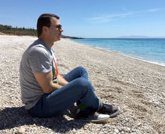 EMRI & FOTO/ “Prokuroria të hetojë peshkun e madh që grabiti 11 mijë metër katrorë tokë në bregdet”