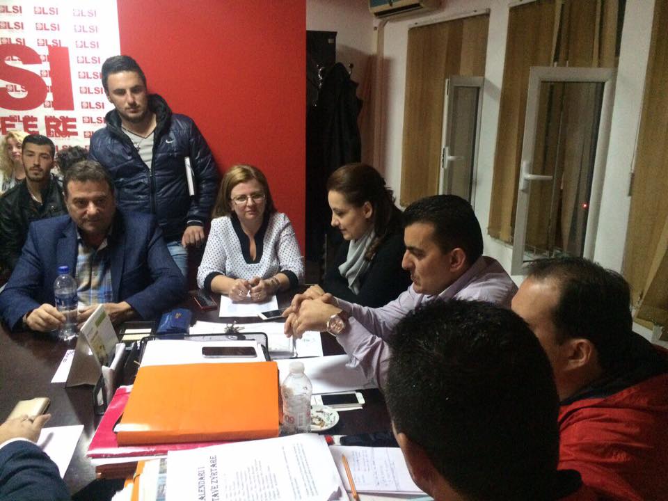 FOTO & EMRAT/ Gjirokastër, rrjedhjeve të LSI-së ju shtohen edhe të PDIU-së, dy këshilltarë i bashkohen PS-së