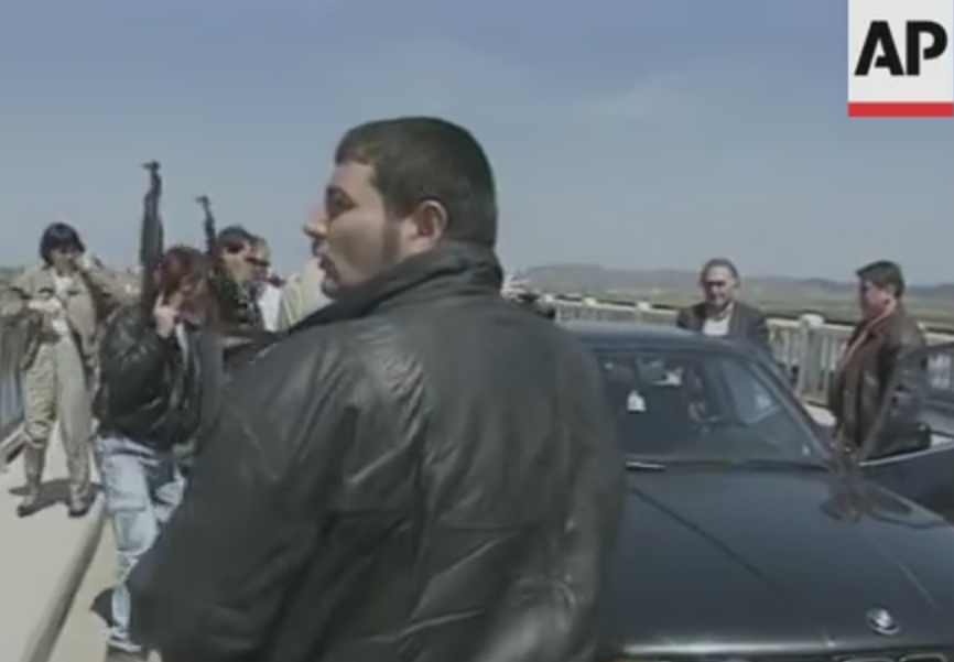 VIDEO SKANDAL 1997 Ardian Liçaj, oficeri i arrestuar në Itali, ushtari i Zani Caushit nga i cili “i vinin shtatë”