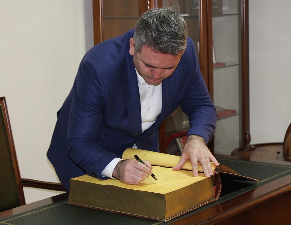 FOTO GALERI/ Taksa i rëndon edhe Prizrenit, kryekomunari dhe homologu i Kukësit: “Rruga e Kombit” humbi misionin