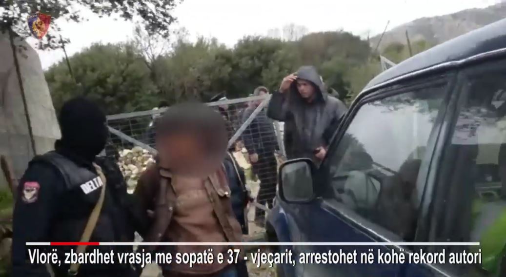 VIDEO/ Vlorë, ja si u prangos vrasësi me sëpatë i kushëririt