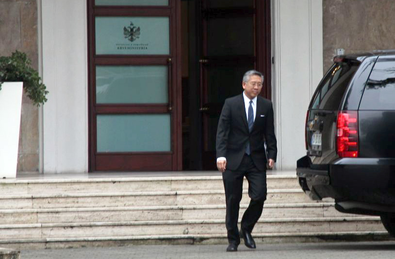 “Bomba” e Donald Lu: Neveri për drejtues të vendit, kanë shitur e trafikuar vajza