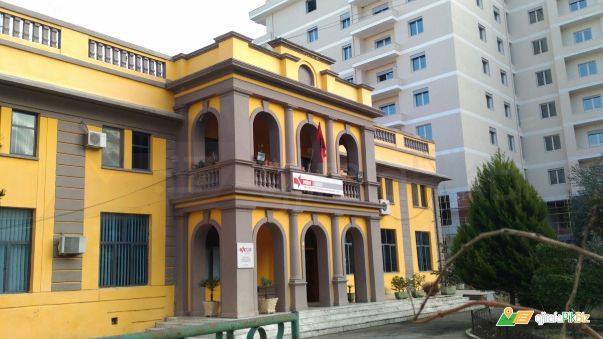 SKANDAL & EMRI/ “Drejtori në kërkim nga Prokuroria, por në bordero firmos rregullisht”