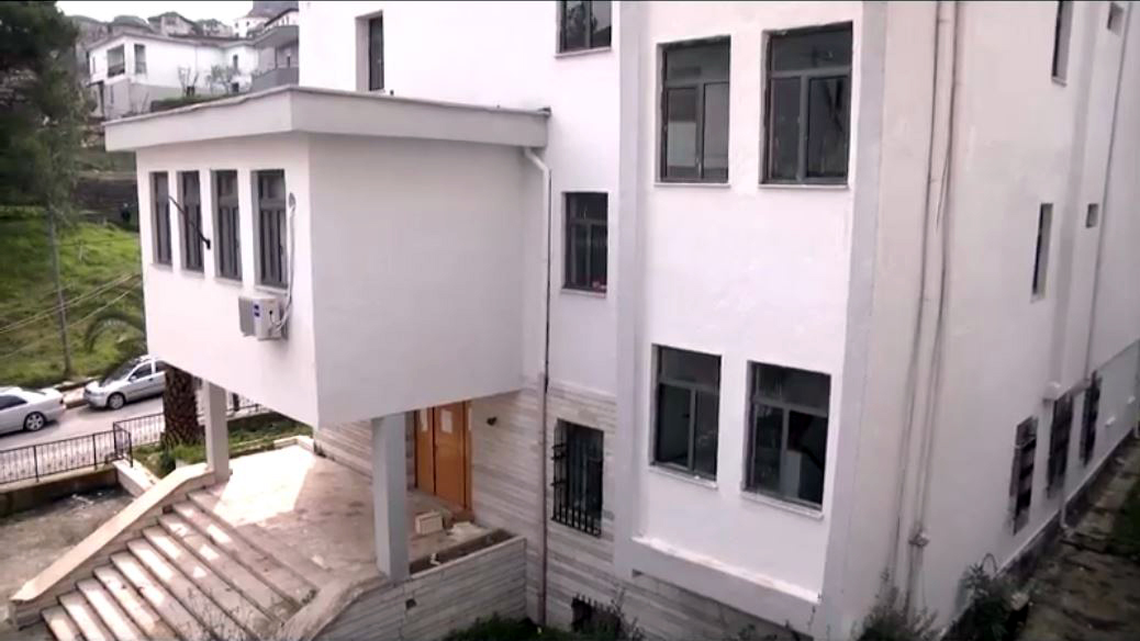 VIDEO/ “Largimi i qëllimshëm Arkivit nga Gjirokastra, një ‘krim historik’ ndaj vlerave tona kombëtare”