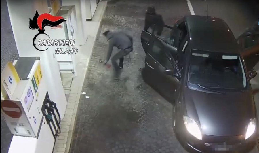 VIDEO/ Itali, shkatërrohet banda e shqiptarëve, publikohen pamjet e grabitjeve të tyre