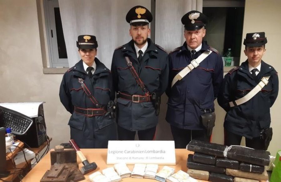 FOTO/ Itali, arrestohen 3 shqiptarë 12 kg kokainë dhe me mijëra euro “në xhep”