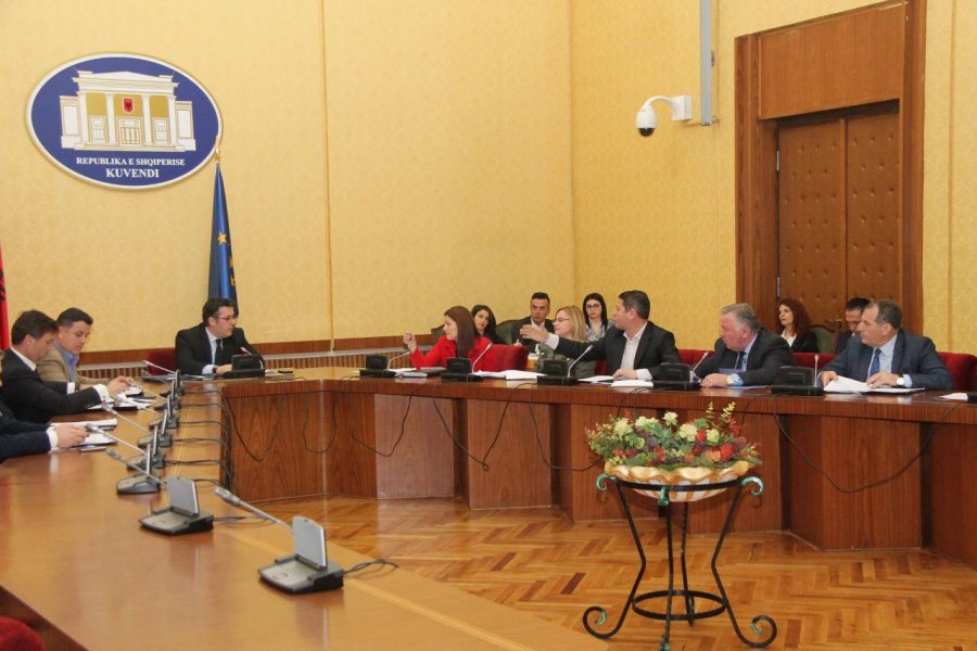 Konstituohet komisioni parlamentar për hetimin e Saimir Tahirit