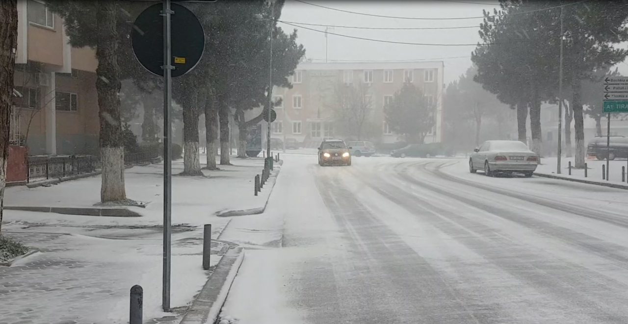 FOTO/ Stuhi bore në Kukës, temperaturat zbresin në minus
