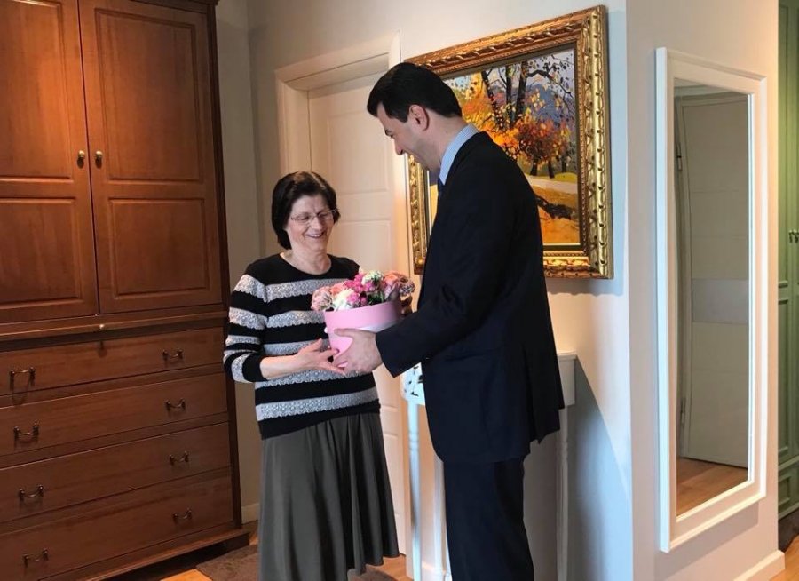 FOTO LAJM/ 7 Marsi, Lulzim Basha një urim të veçantë për mësuesit