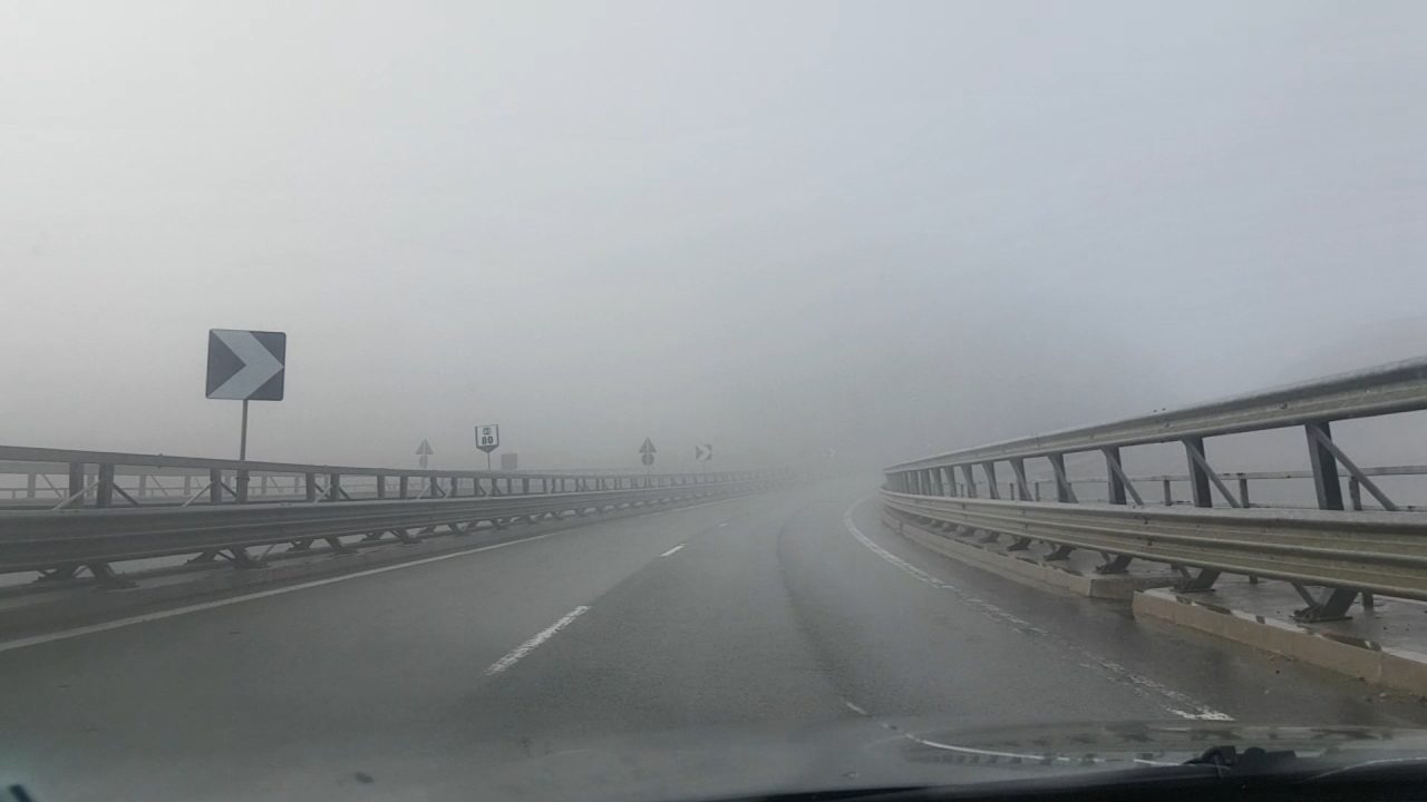 VIDEO/ Mjegull në Rrugën e Kombit, vështirësohet lëvizja e mjeteve