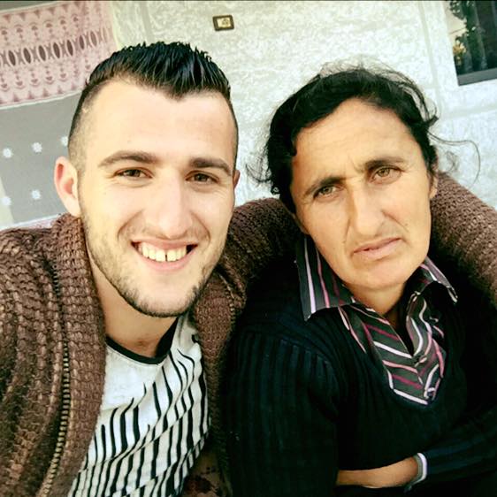 FOTO GALERI/ Mesazhi prekës i djalit për nënën e helmuar nga nusja e tij