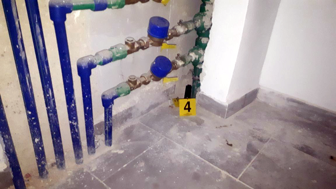 EMRI & FOTO/ Tiranë, 35-vjeçari kërcënon me armë dy persona, ja çfarë i sekuestroi Policia