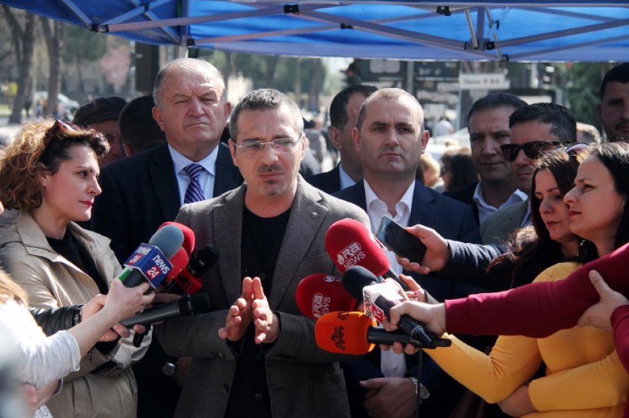 TABELA/ “Hapet shishja, del djalli”, ja sa policë emëroi Ulsi Manja me ndihmën e Saimir Tahirit