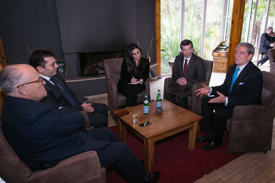 VIDEO & FOTO GALERI/ Berisha takim shumë të përzemërt me “kryebashkiakun e botës”