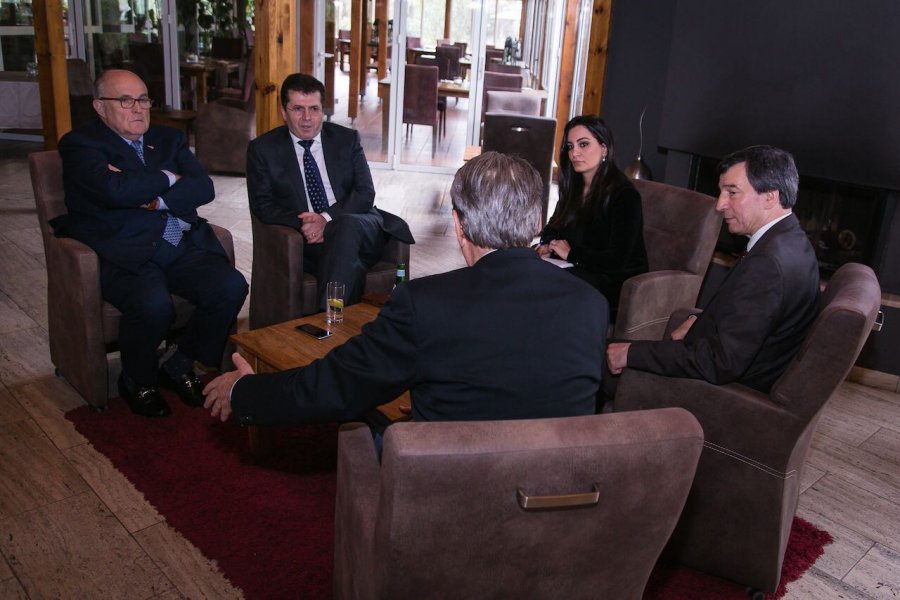 VIDEO & FOTO GALERI/ Berisha takim shumë të përzemërt me “kryebashkiakun e botës”