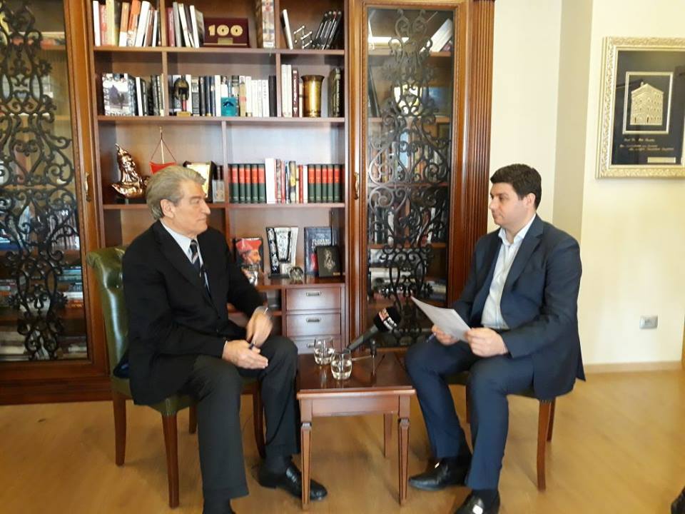 VIDEO/ Taksa për rrugën e Kombit, Berisha: Nuk ka nevojë të bësh hipokritin  me “President të përbashkët”, por të lësh rrugën të përbashkët