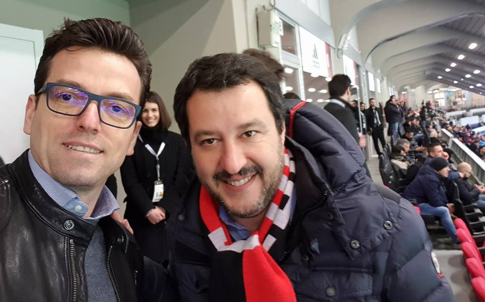 AGRON SHEHAJ/Deputeti i PD në stadium bashkë me Salvinin