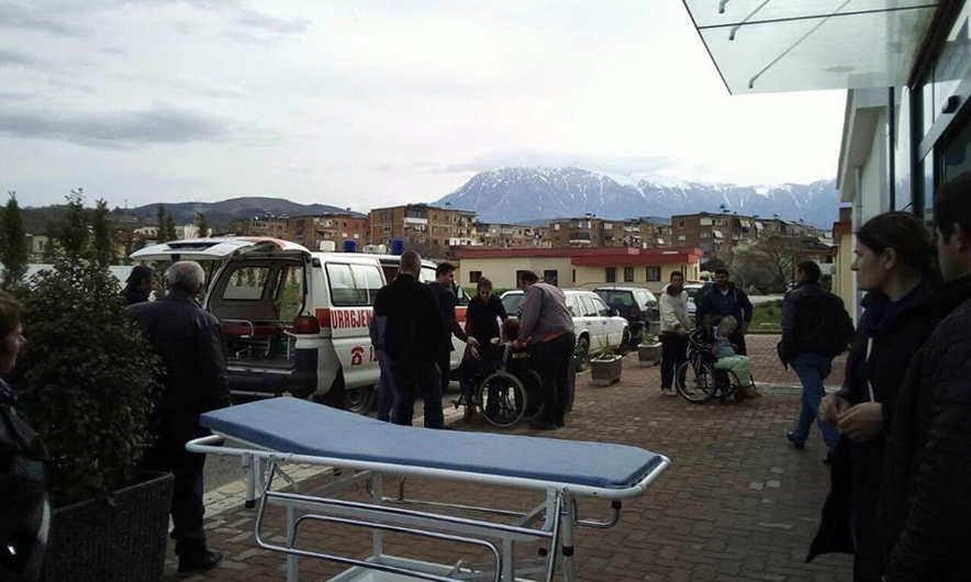 DETAJE & FOTO/ Skrapar, rritet bilanci aksidentit, 10 të plagosur, njëri drejt Tiranës