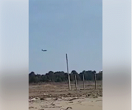 VIDEO/ Avioni i vogël shfaqet mbi Divjakë