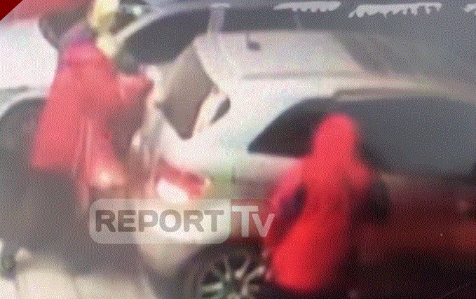 VIDEO/Grabitja e marketit ne Lezhe, hajdutet mezi hapin  bagazhin e makines se tyre!