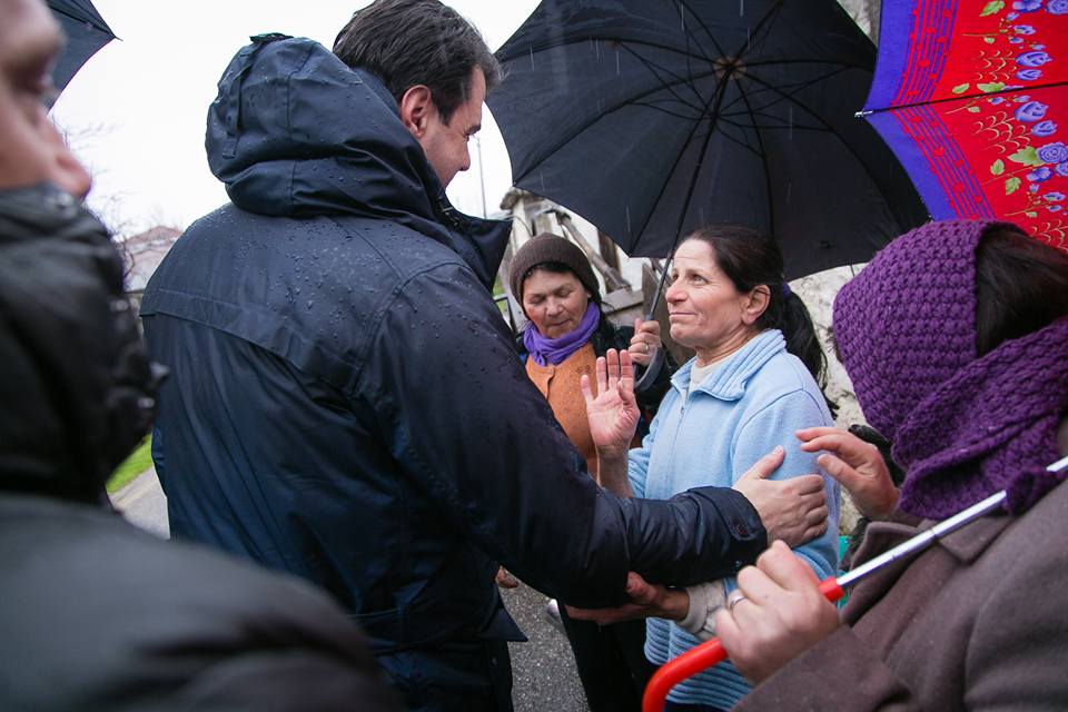 FOTO GALERI/ Basha me banorët e përmbytur në Shkodër, Rama vazhdon udhëtimin turistik